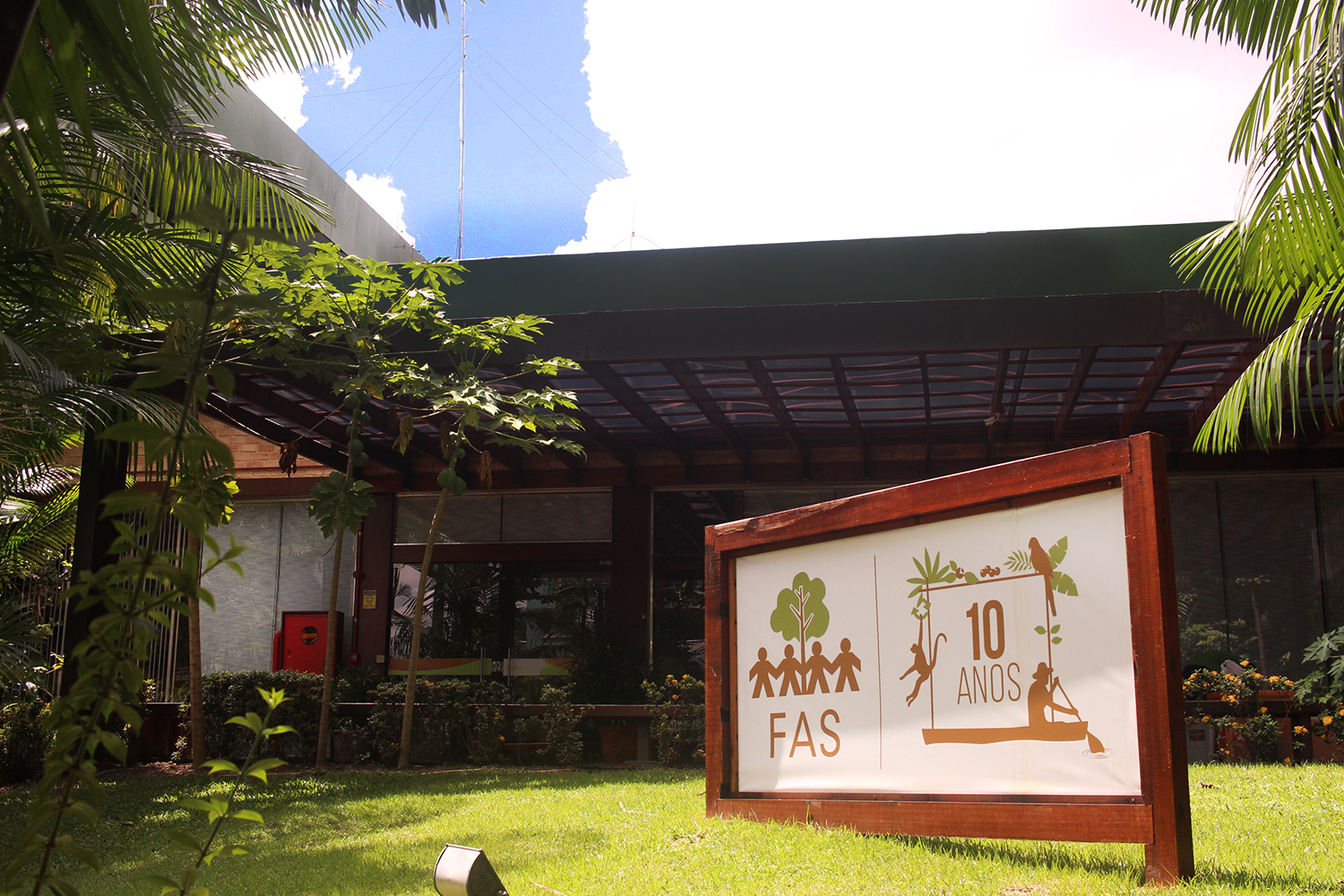Fachada da sede em Manaus da Fundação Amazônia Sustentável (FAS).