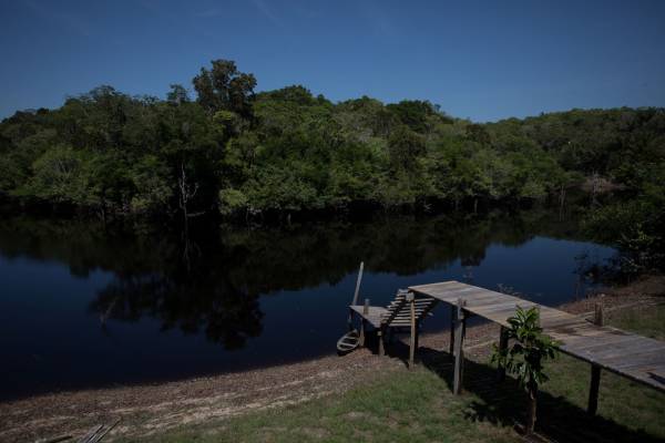 Ponto de embarcação em comunidade ribeirinha no interior do Amazonas.