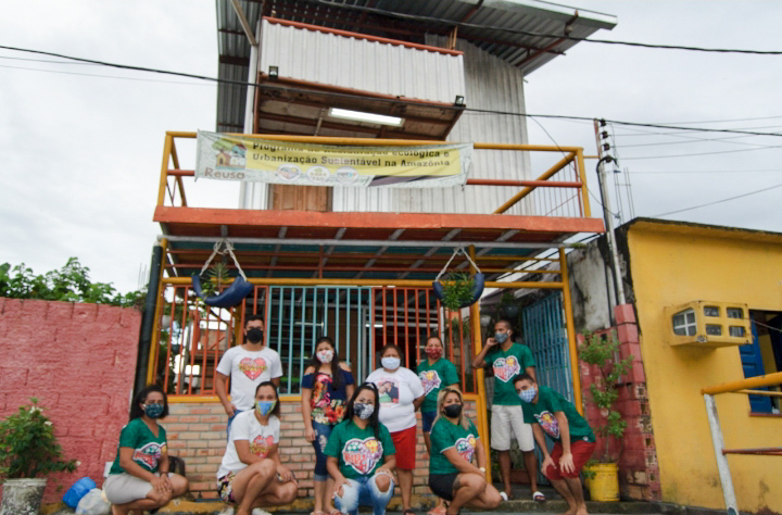 Pessoas reunidas em bairro em Manaus para atividades do Reusa.