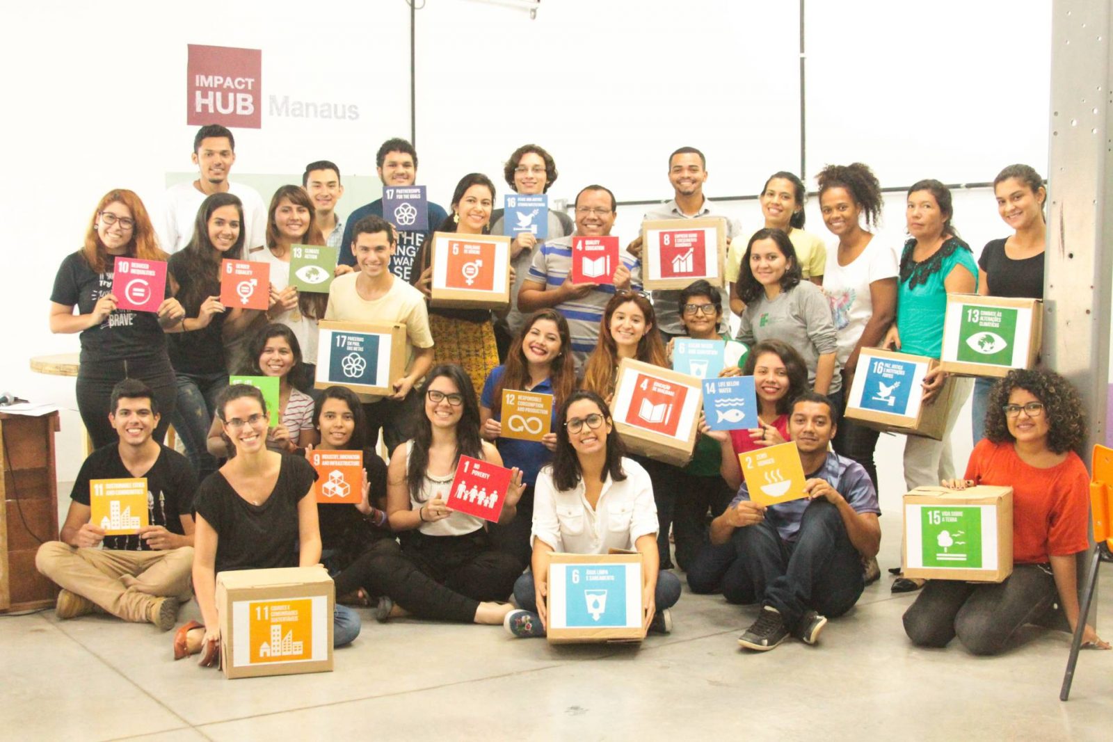 Jovens reunidos na Conferência Local da Juventude (LCOY) para debater questões climáticas no Brasil.