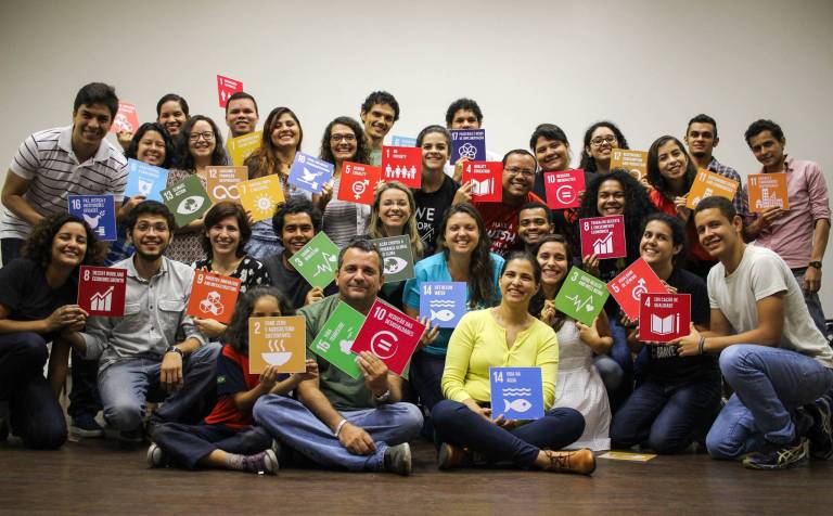 Equipe da Rede de Soluções para o Desenvolvimento Sustentável da Amazônia (SDSN Amazônia) reunida na sede em Manaus da Fundação Amazônia Sustentável (FAS).