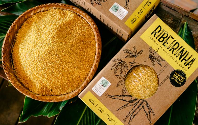 Farinha de mandioca produzida no munícipio de Uarini por produtores locais, tendo o apoio da Fundação Amazônia Sustentável (FAS).