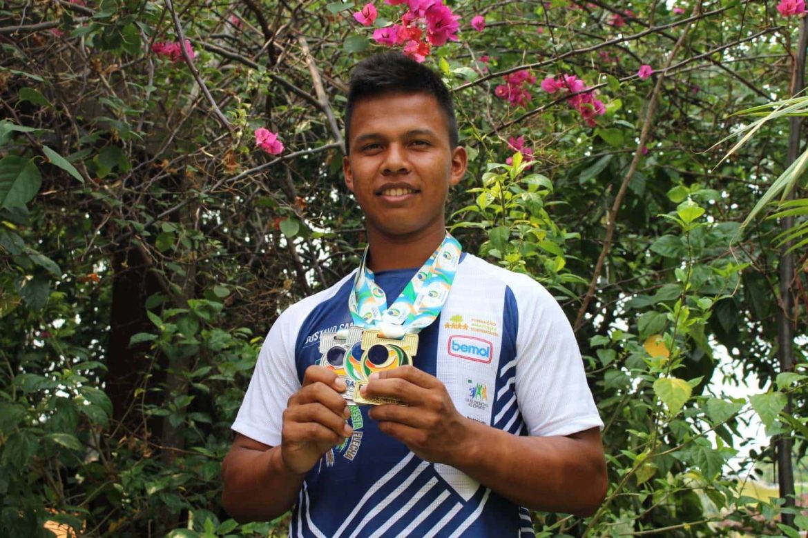 Gustavo Santos, atleta indígena do projeto de Arquearia Indígena da Fundação Amazônia Sustentável (FAS).