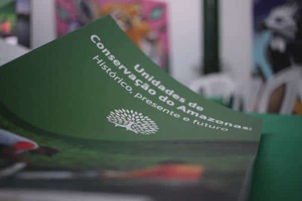 Imagem da capa do livro “Unidades de Conservação (UCs) do Amazonas: histórico, presente e futuro”, feito pela Fundação Amazônia Sustentável (FAS).
