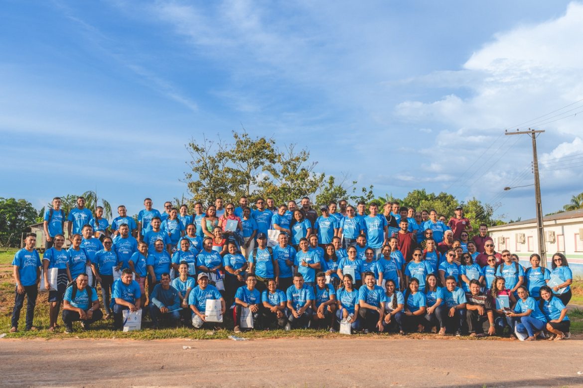 Grupo reunido do Projeto Escola D’Água, coordenado pela Fundação Amazônia Sustentável no Brasil.