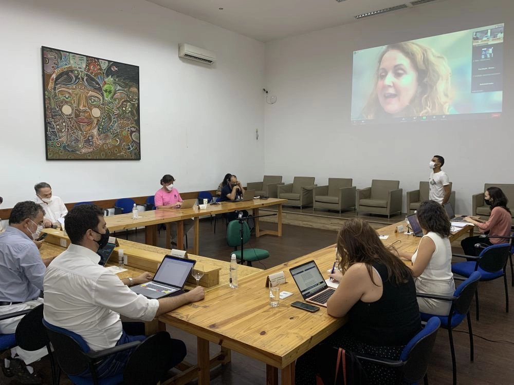 Pessoas reunidas, para debater sobre gestão estratégica na Fundação Amazônia Sustentável (FAS).