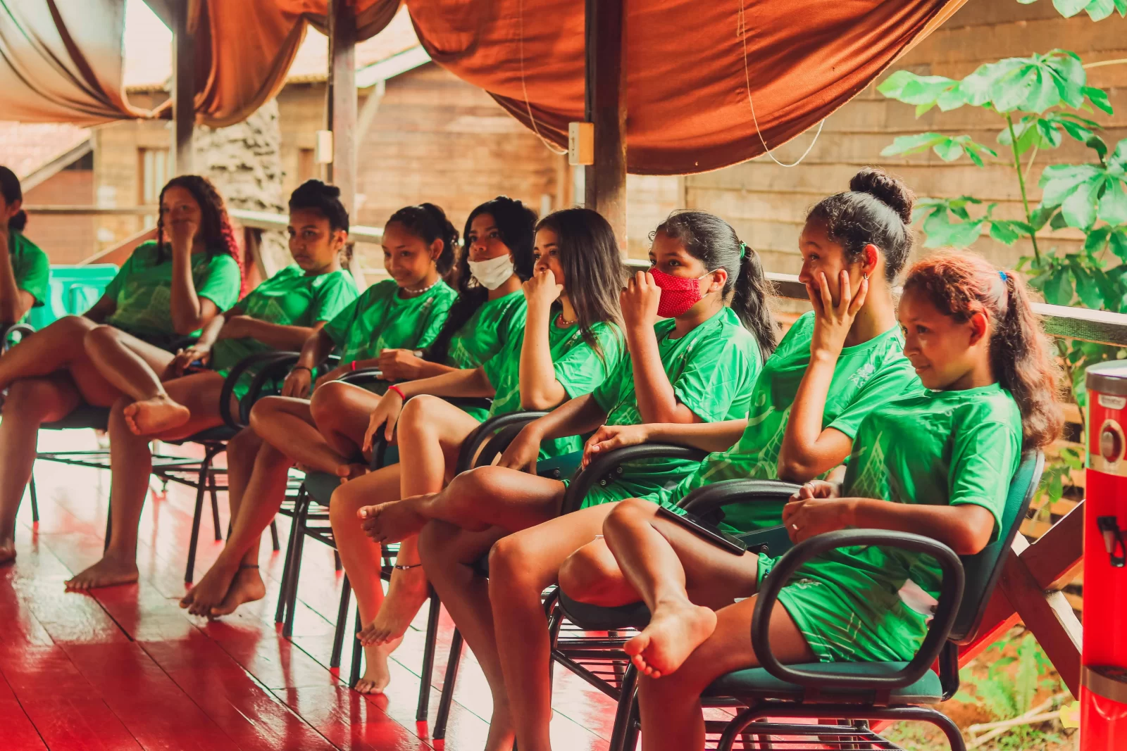 Meninas reunidas para capacitação realizada pela Fundação Amazônia Sustentável (FAS).