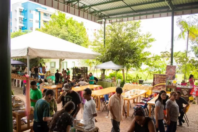 Stands na Feira da FAS, realizada pela Fundação Amazônia Sustentável.
