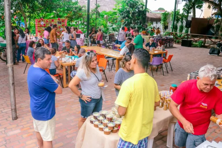 Público prestigiando a Feira da FAS, realizada na sede da Fundação Amazônia Sustentável (FAS).