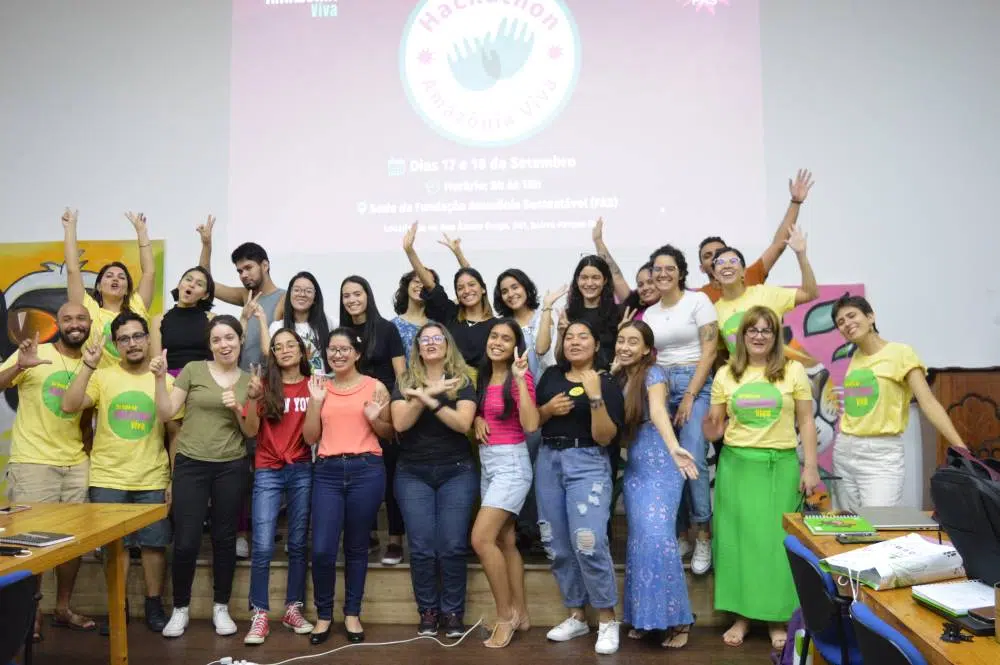 Jovens participando do Hackathon Amazônia Viva, realizado pela Fundação Amazônia Sustentável (FAS).