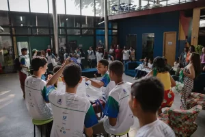 Jovens reunidos em mais uma edição do Encontro de Jovens Líderes da Floresta, promovido pela Fundação Amazônia Sustentável (FAS).