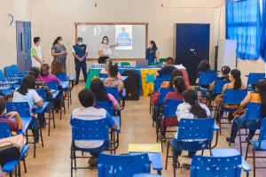 Profissionais da saúde do interior do Amazonas participando de curso, promovido pela Fundação Amazônia Sustentável (FAS) pelo projeto com apoio da Agência dos Estados Unidos para o Desenvolvimento Internacional (USAID), a Iniciativa de Novos Parceiros, Ampliando Parcerias em Saúde (NPI EXPAND) e SITAWI (Finanças do Bem).