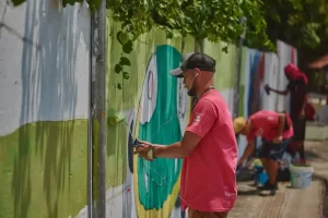Homem participando de uma das atividades da programação da Virada Sustentável Manaus, realizada pela Fundação Amazônia Sustentável (FAS).