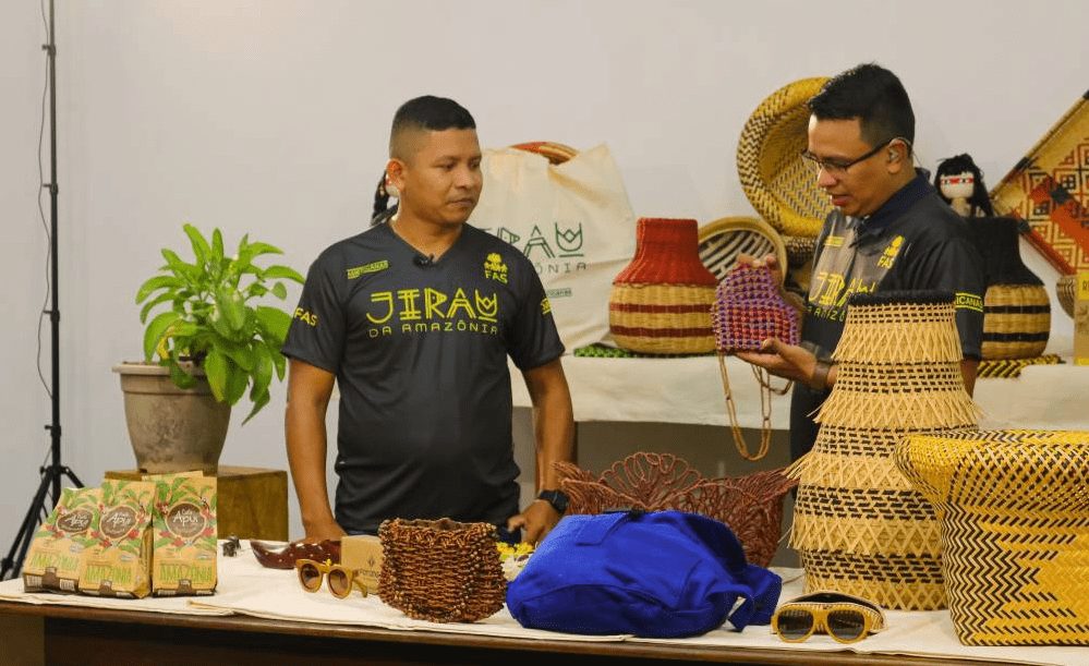 Exposição de artesanatos produzidos pelo projeto Jirau da Amazônia que tem o apoio da Fundação Amazônia Sustentável.