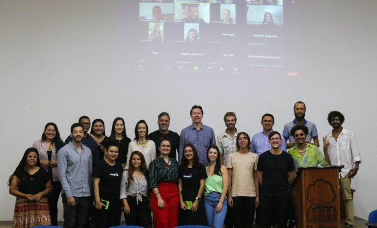 Pessoas reunidas durante o encontro do Hub de Bioeconomia Amazônica realizado pela Fundação Amazônia Sustentável (FAS) em Manaus.