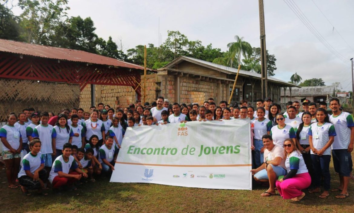 Jovens líderes reunidos no Encontro de Líderes da Floresta, realizado pela Fundação Amazônia Sustentável (FAS), realizado em Uarini no Amazonas.