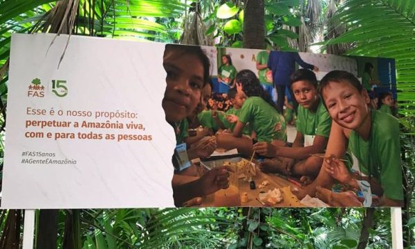 Foto de exposição realizada em homenagem aos 15 anos da Fundação Amazônia Sustentável (FAS).