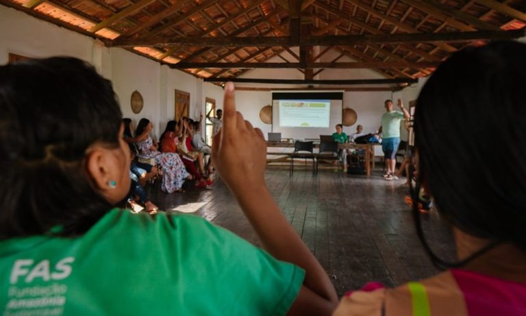 Turma em capacitação realizada pela Fundação Amazônia Sustentável (FAS).