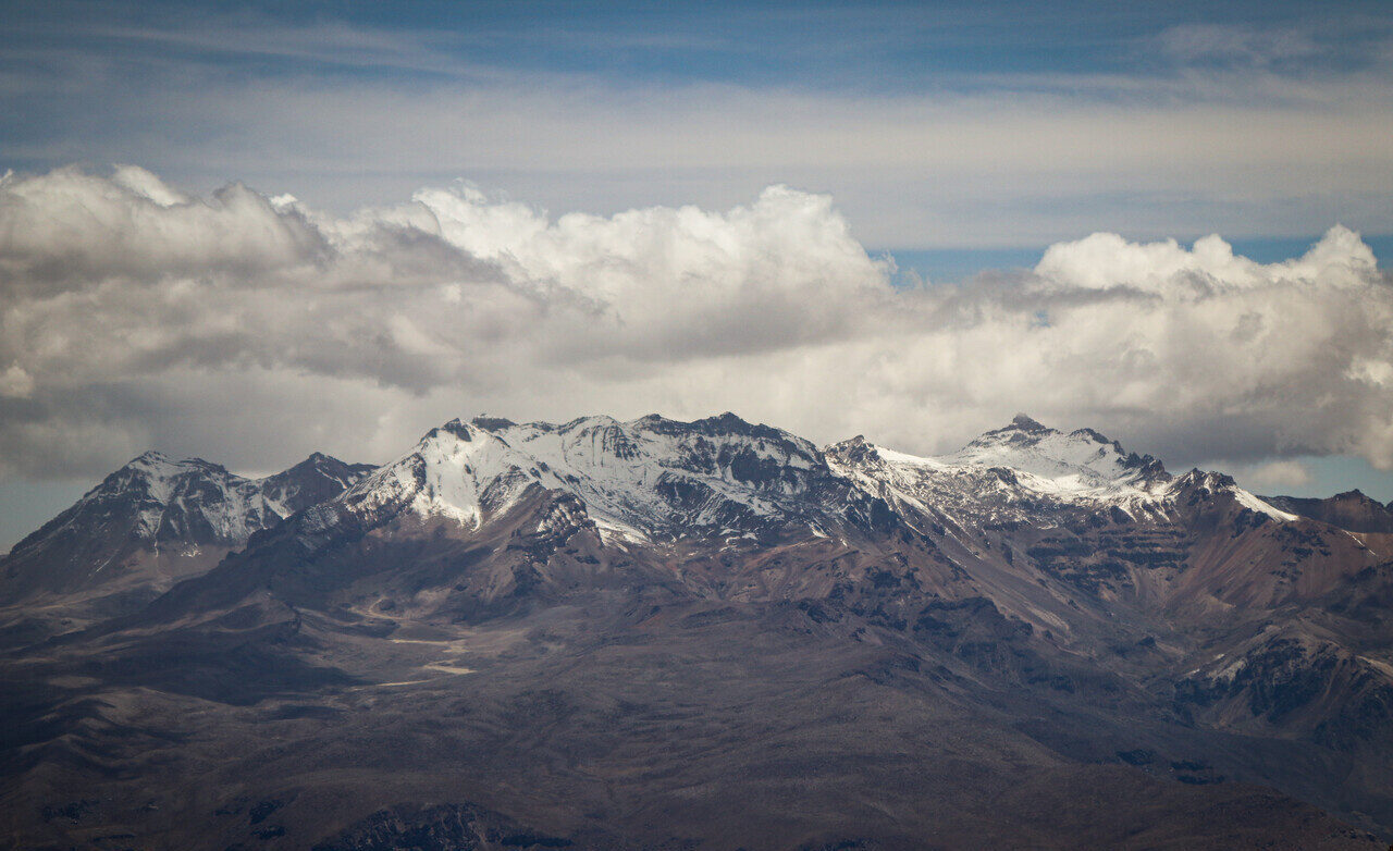Montanha coberta de gelo no Peru.