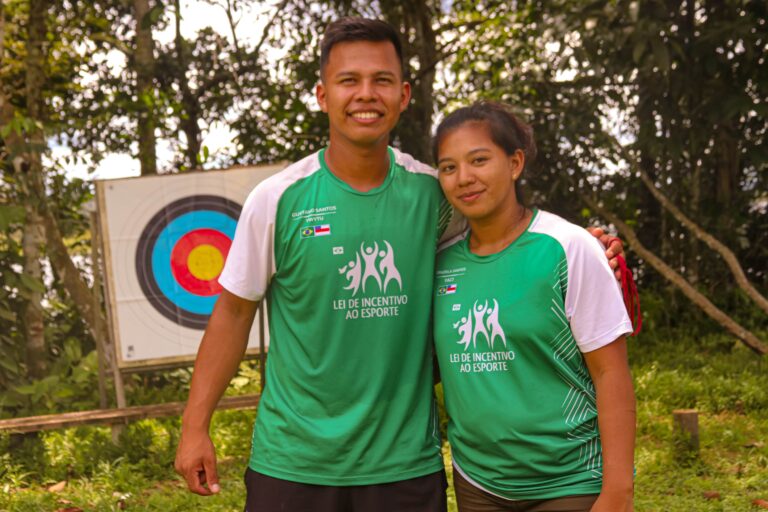 Irmãos e arqueiros indígenas, Graziela e Gustavo Santos.