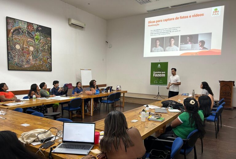 Treinamento para as participantes do projeto Parentas que Fazem, realizado pela Fundação Amazônia Sustentável (FAS) e parceiros.