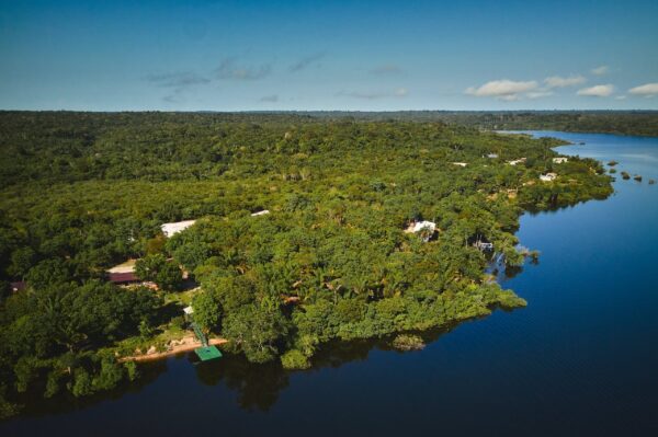 Imagem aérea de comunidade do Amazonas.