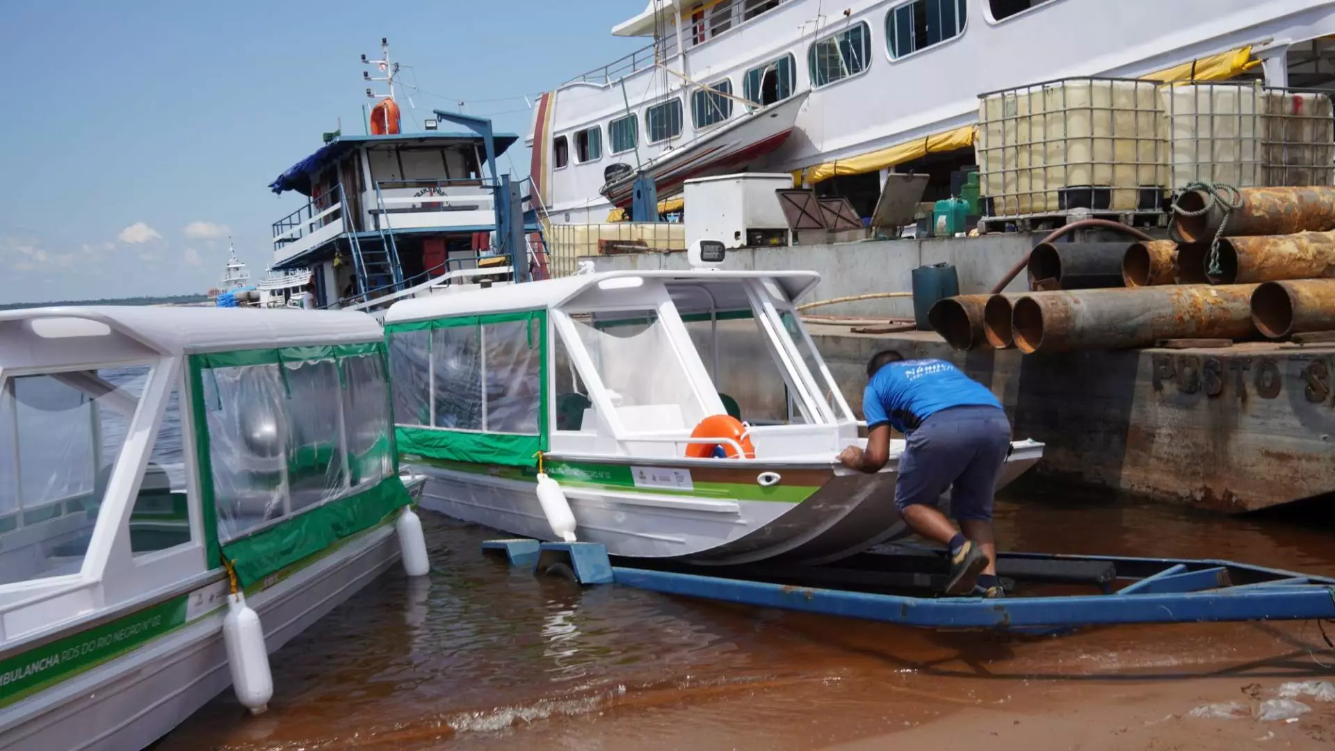 As ambulâncias fluviais da Amazônia e os ribeirinhos que correm contra o tempo